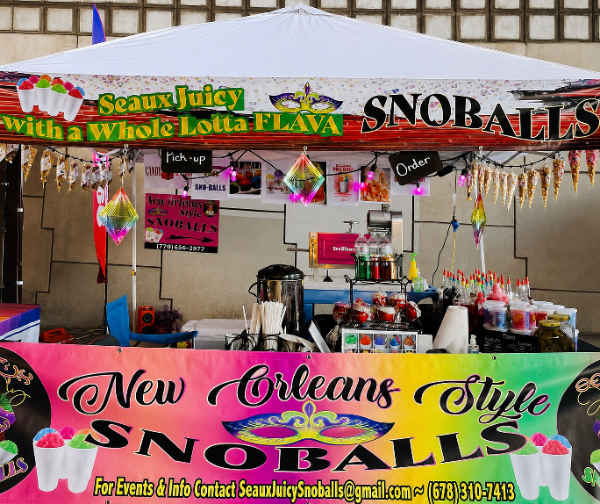 Seaux Juicy Snoballs booth stand setup under the bridge